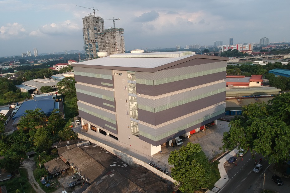 Plastics Injection Manufacturer Warehouse